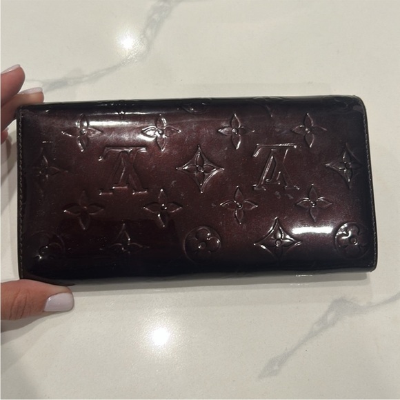 Louis Vuitton Vernis Portefeuille Sarah Wallet Amarante / Burgundy - EUC - Picture 8 of 16